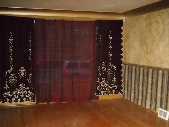 5th image of 7841 S Christiana Ave