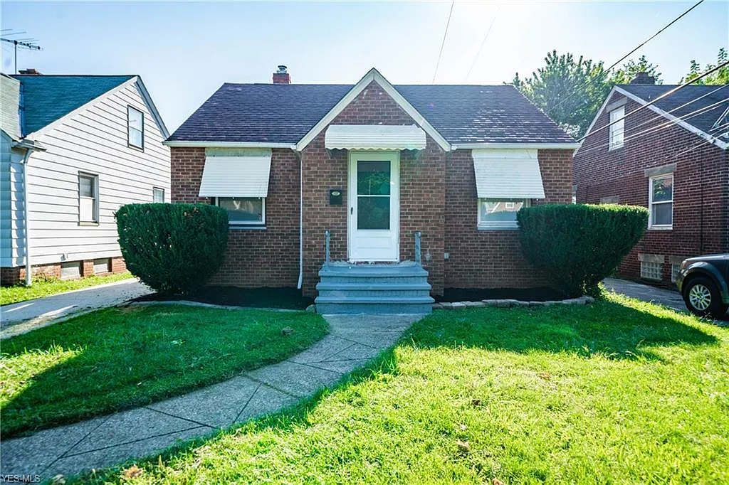 4153 W 140th St photo 1