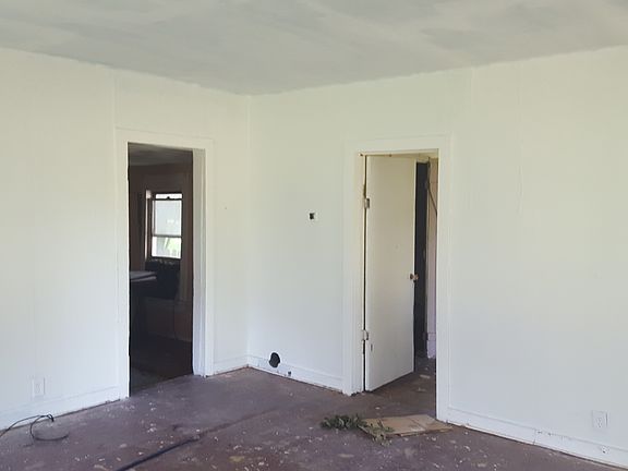 4th image of 305 N Spruce St