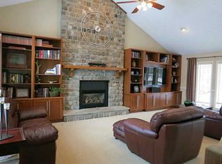 350 Shadowbrook Dr, Webster, NY 14580