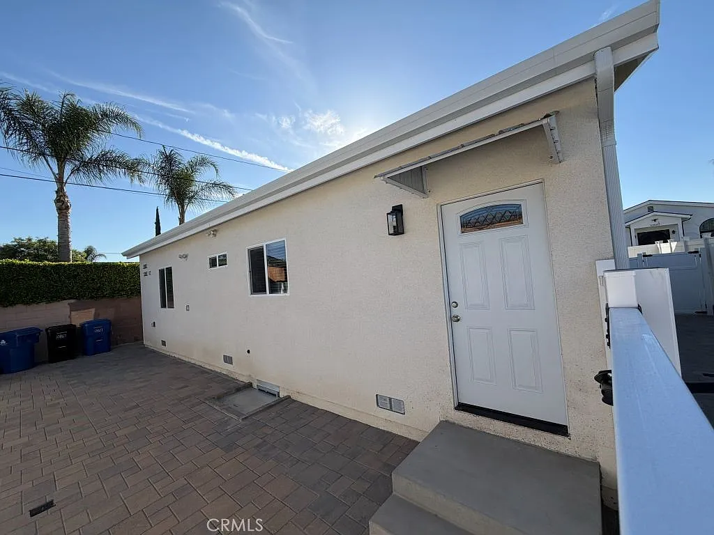 3 bed, 1150 sqft, $3,400 — Photo 2