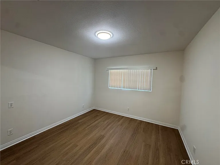 1130 Spazier Ave — Photo 8