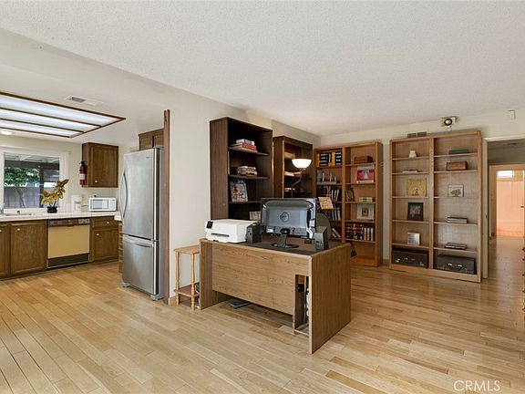 4th image of 831 Redlen Ave