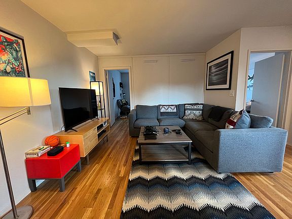 3rd image of 284 Mott St