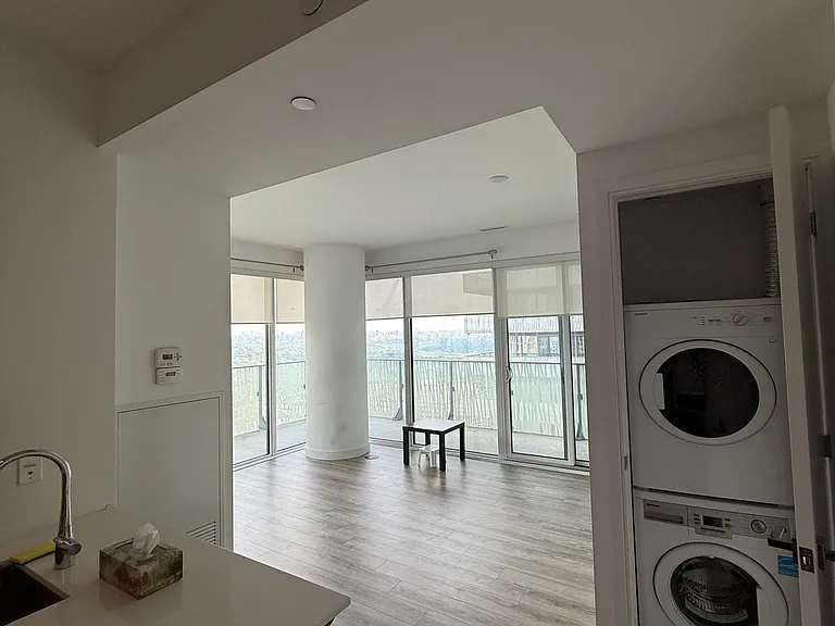 42 Charles St E #4008 — Photo 6