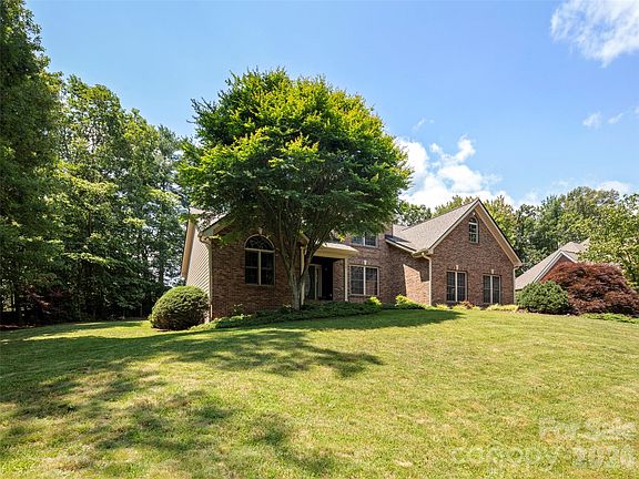 3rd image of 70 Ashley Woods Dr