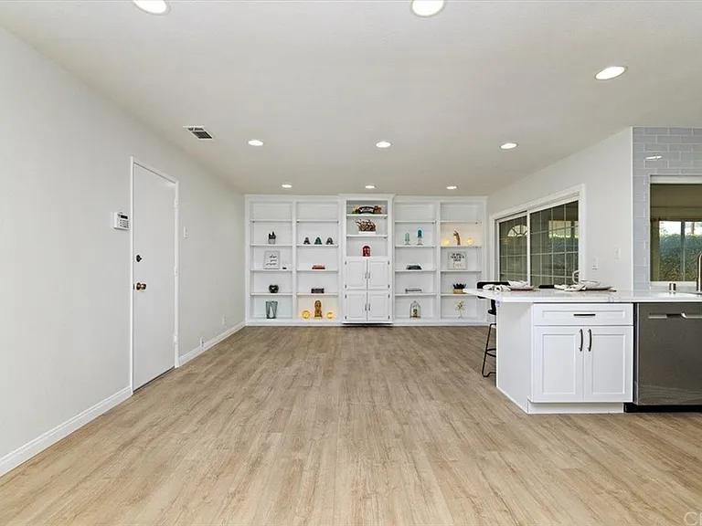 13043 Espinheira Dr — Photo 19