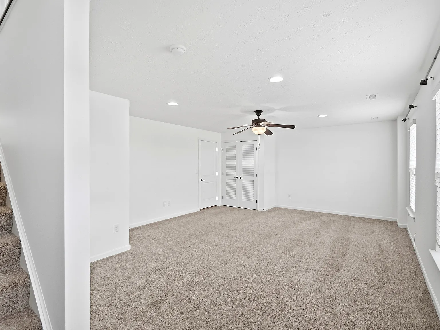 3 bed, 2112 sqft, $3,000 — Photo 3