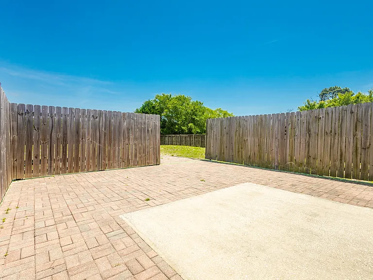 2104 Frontera St — Photo 16