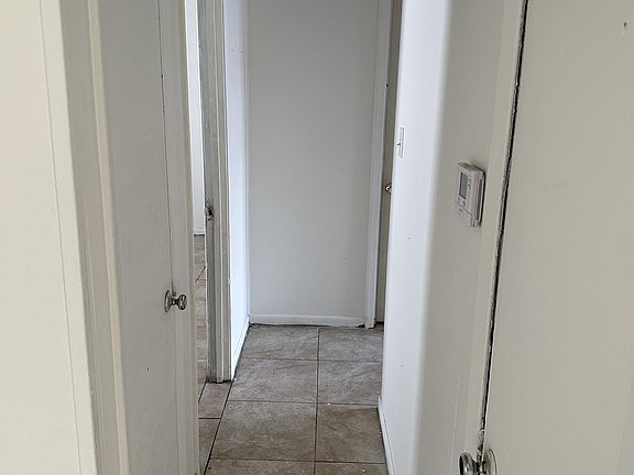 4th image of 806 S Oak St