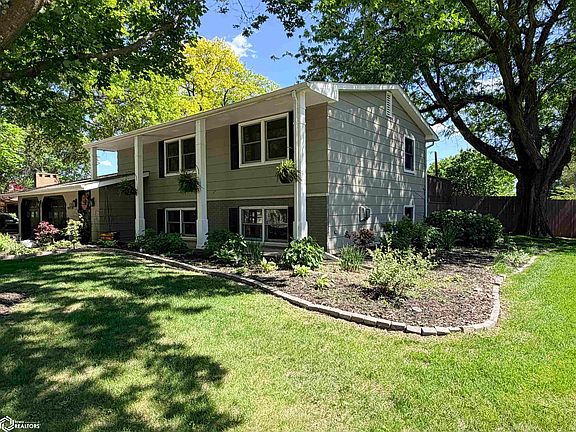 4th image of 1004 Hillcrest Dr