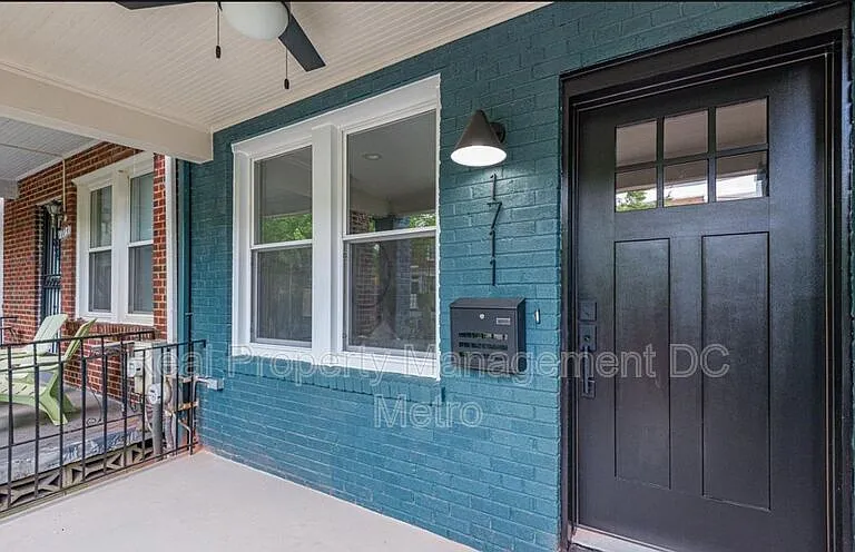 1711 Lang Pl NE — Photo 3