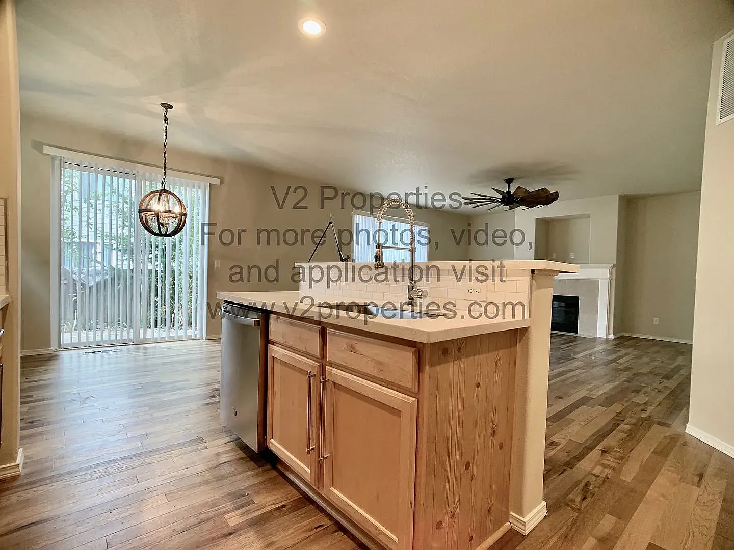3 bed, 2.5 bath, 2193 sqft, $2,895 — Photo 3