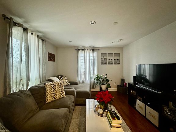 3rd image of 343 E Gorgas Ln #4