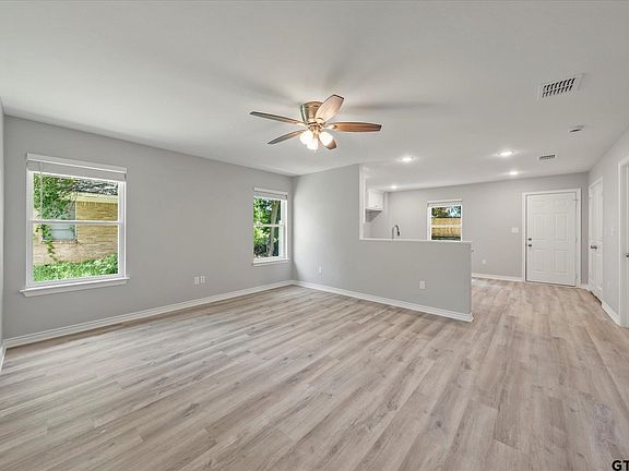 4th image of 106 N Hearon Dr