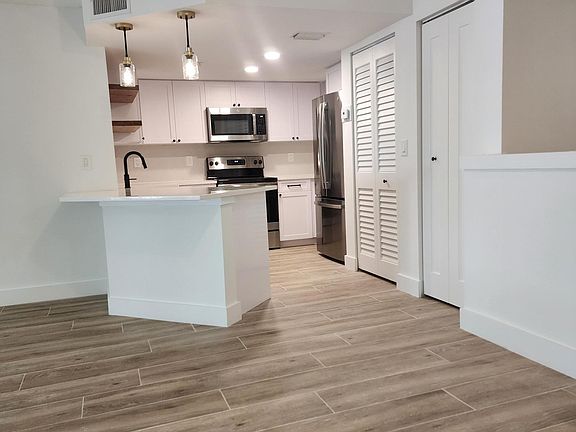 3rd image of 1100 Crestwood Court S #1105