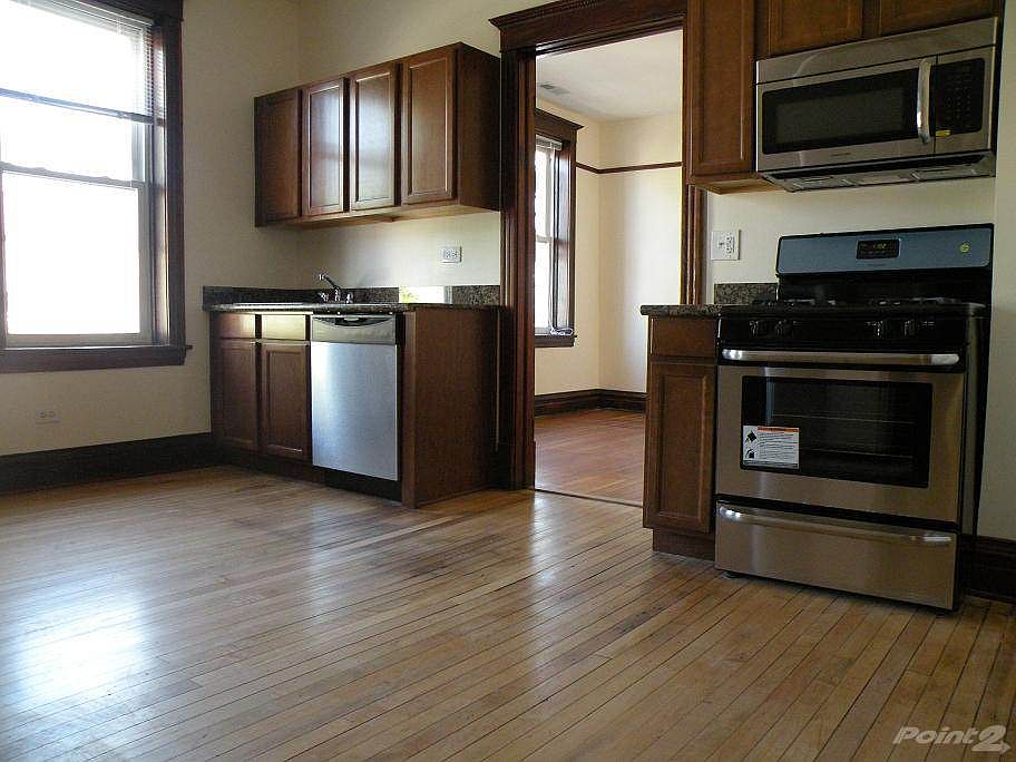 2nd image of 2856 N Hamlin Ave APT 1C