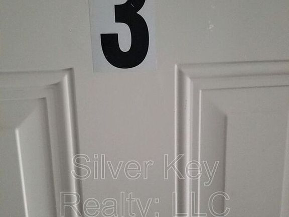 3rd image of 804 Ingleside Ave Unit 3