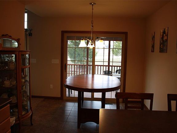 4th image of 293 Woodfield Dr