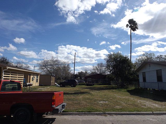 1st image of 11382 5th St