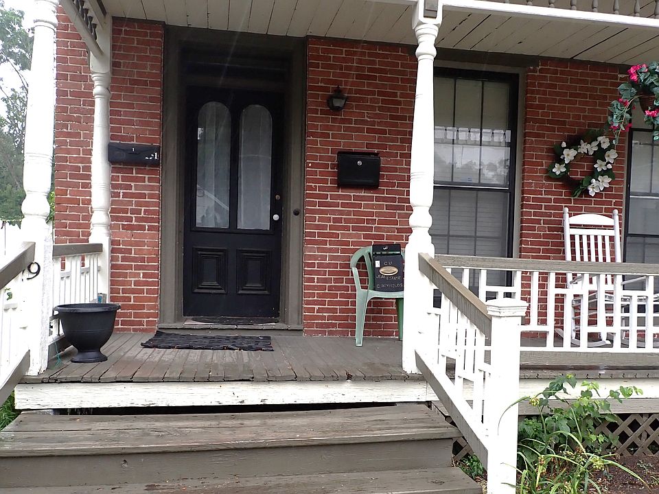 private entry to apartment