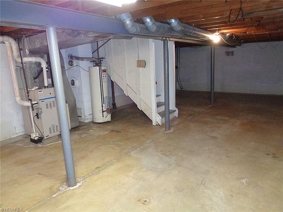 5th image of 29504 Stewart Dr