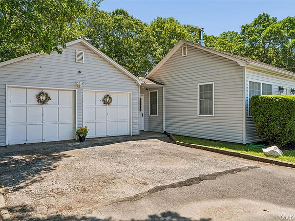 2nd image of 487 Mastic Road
