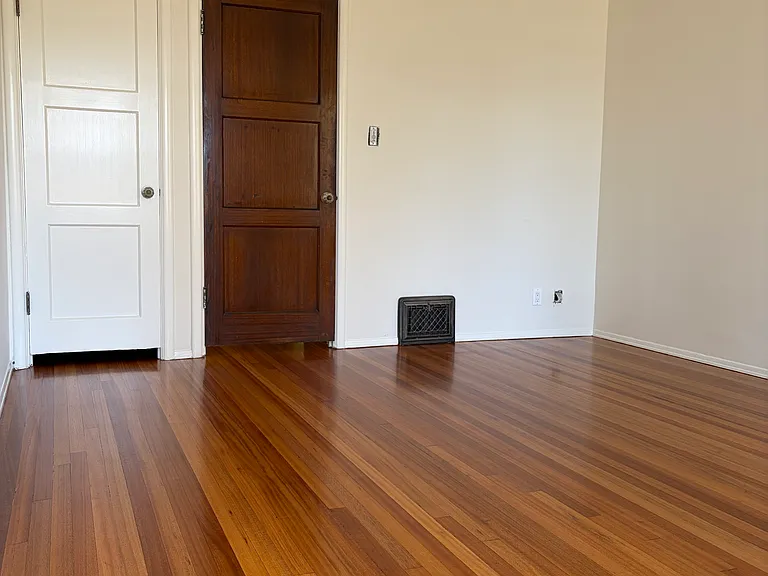 1342 N Laurel Ave #101 — Photo 12