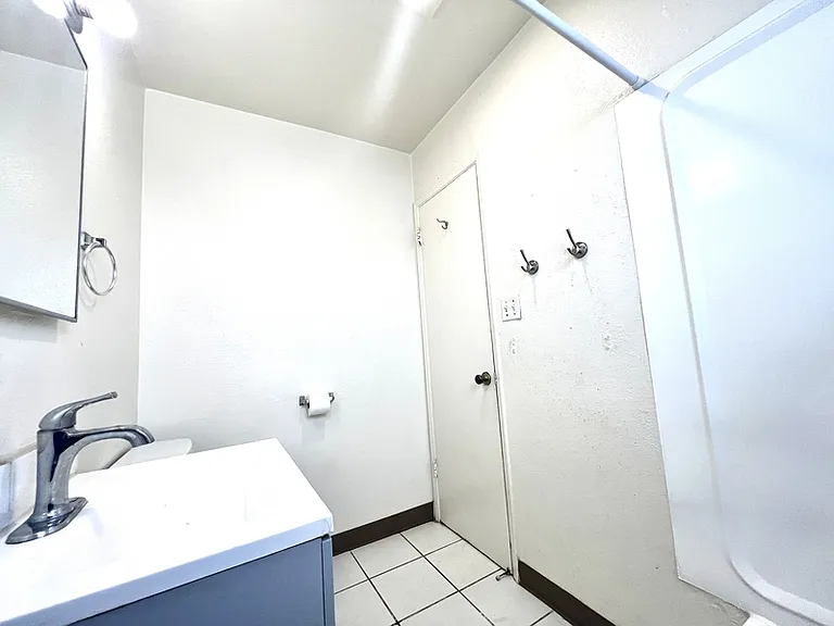 2160 Grand Ave — Photo 12