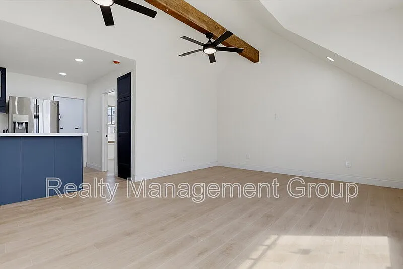 2 bed, 2.0 bath, 1150 sqft, $4,250 — Photo 4