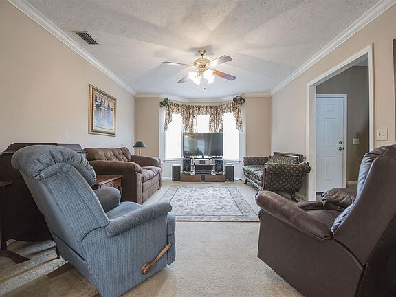 2nd image of 305 Tate Ct