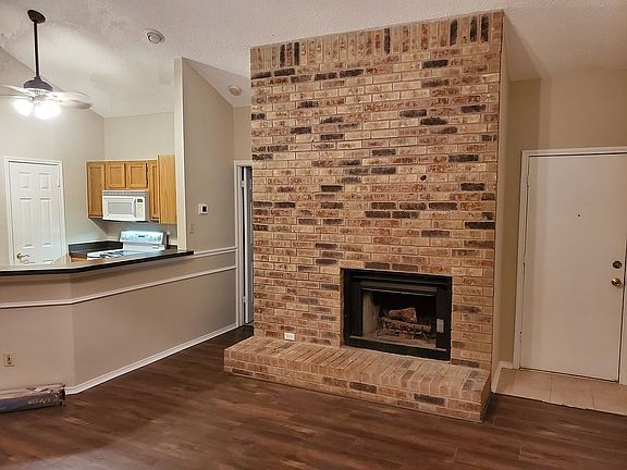 3rd image of 2711 Stratford Ct