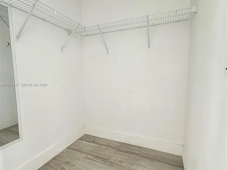 121 NE 34th St #L605 — Photo 11