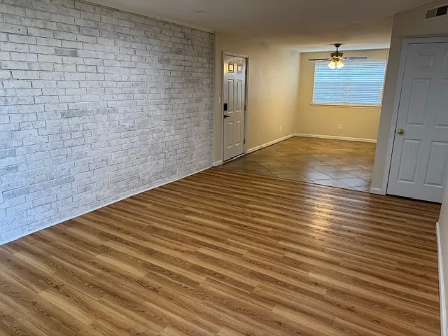 1996 Greenglen Dr #103 — Photo 2