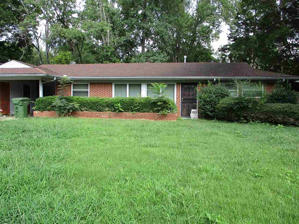 1st image of 904 Woodall Ln NW