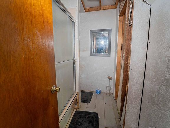 5th image of 522 E 7th Street