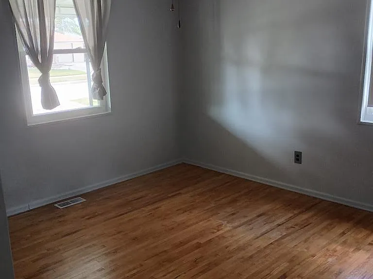 25880 Groveland St — Photo 10