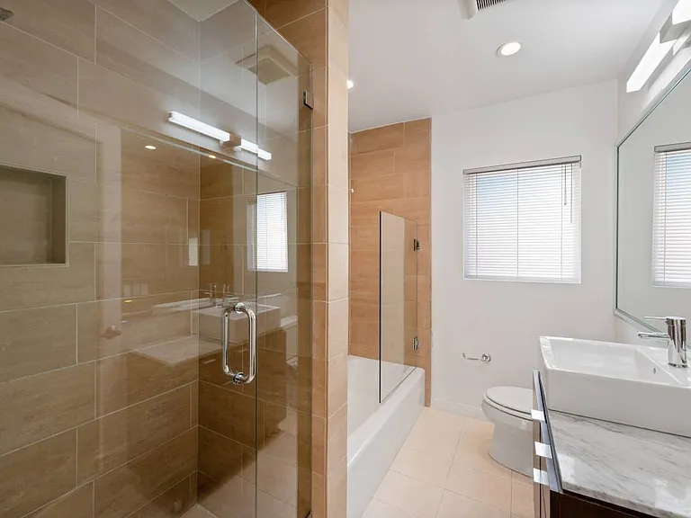 1117 S Cochran Ave — Photo 13