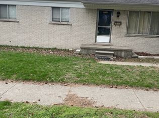 18759 Pinecrest Dr, Allen Park, MI 48101