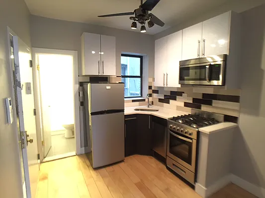 Rented by Evergreen Apartments BK | media 9