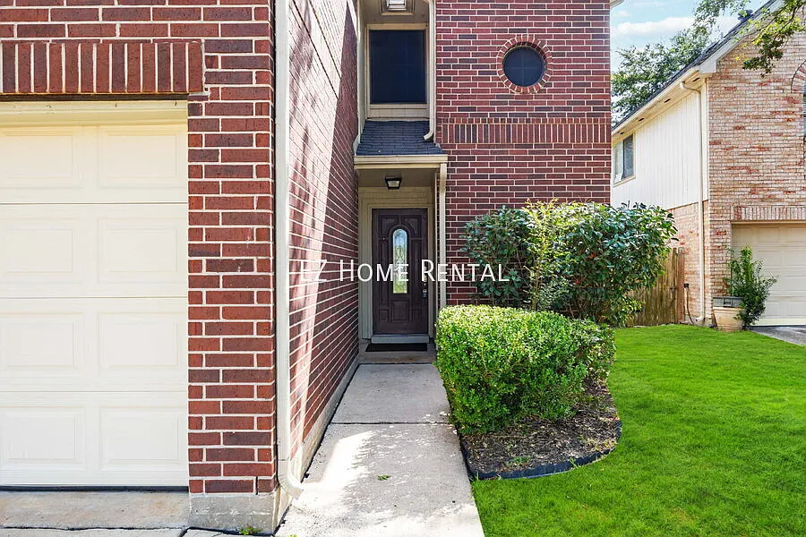 No Security Deposit Option Available | Immediate Move-In | 3BR + Game Room! — Photo 2