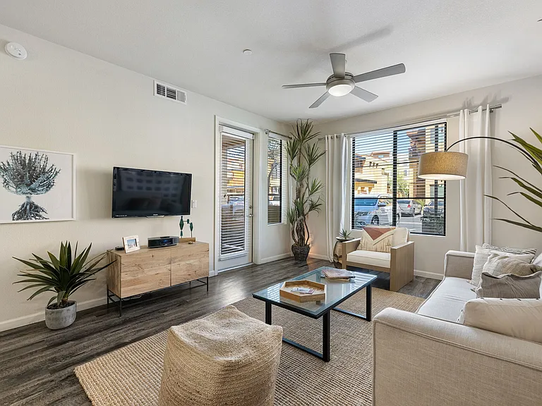 IMT Desert Ridge — Photo 10