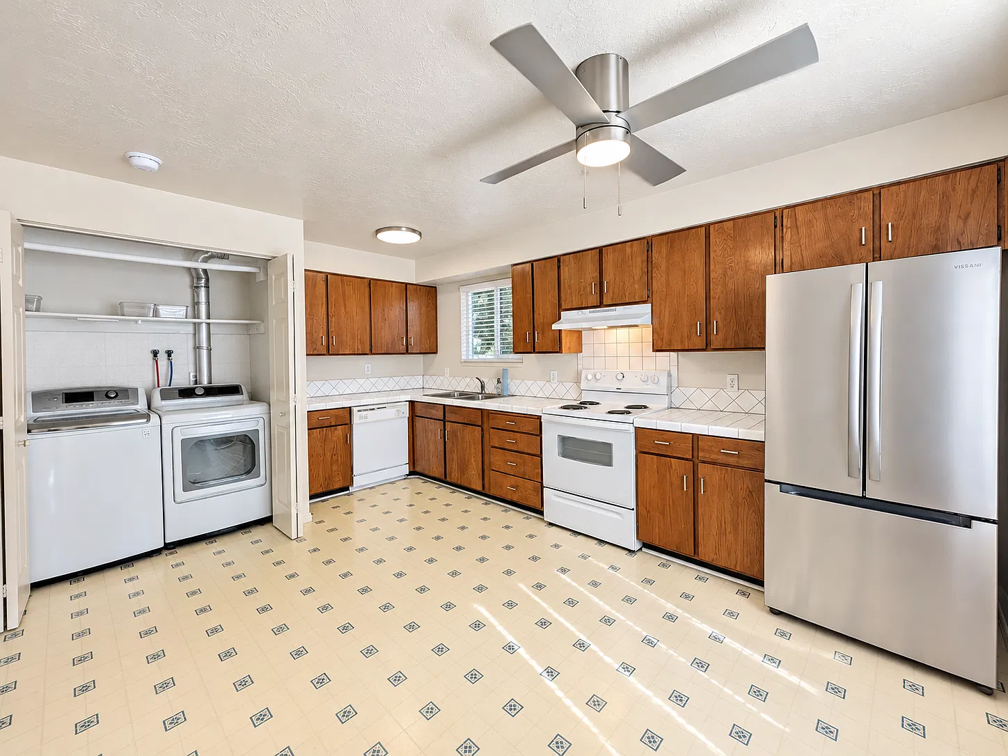 2 bed, 1000 sqft, $1,500 — Photo 1