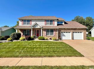 2482 Countryside Ln, Bettendorf, IA