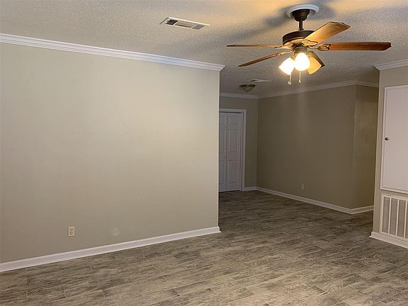 3rd image of 745 W Park St
