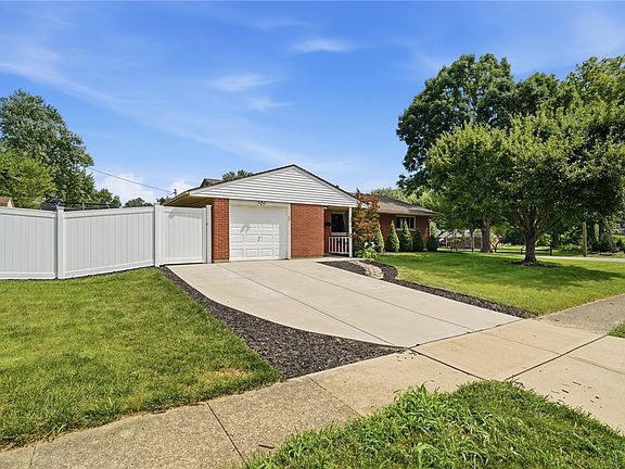 3rd image of 150 Catalpa Dr