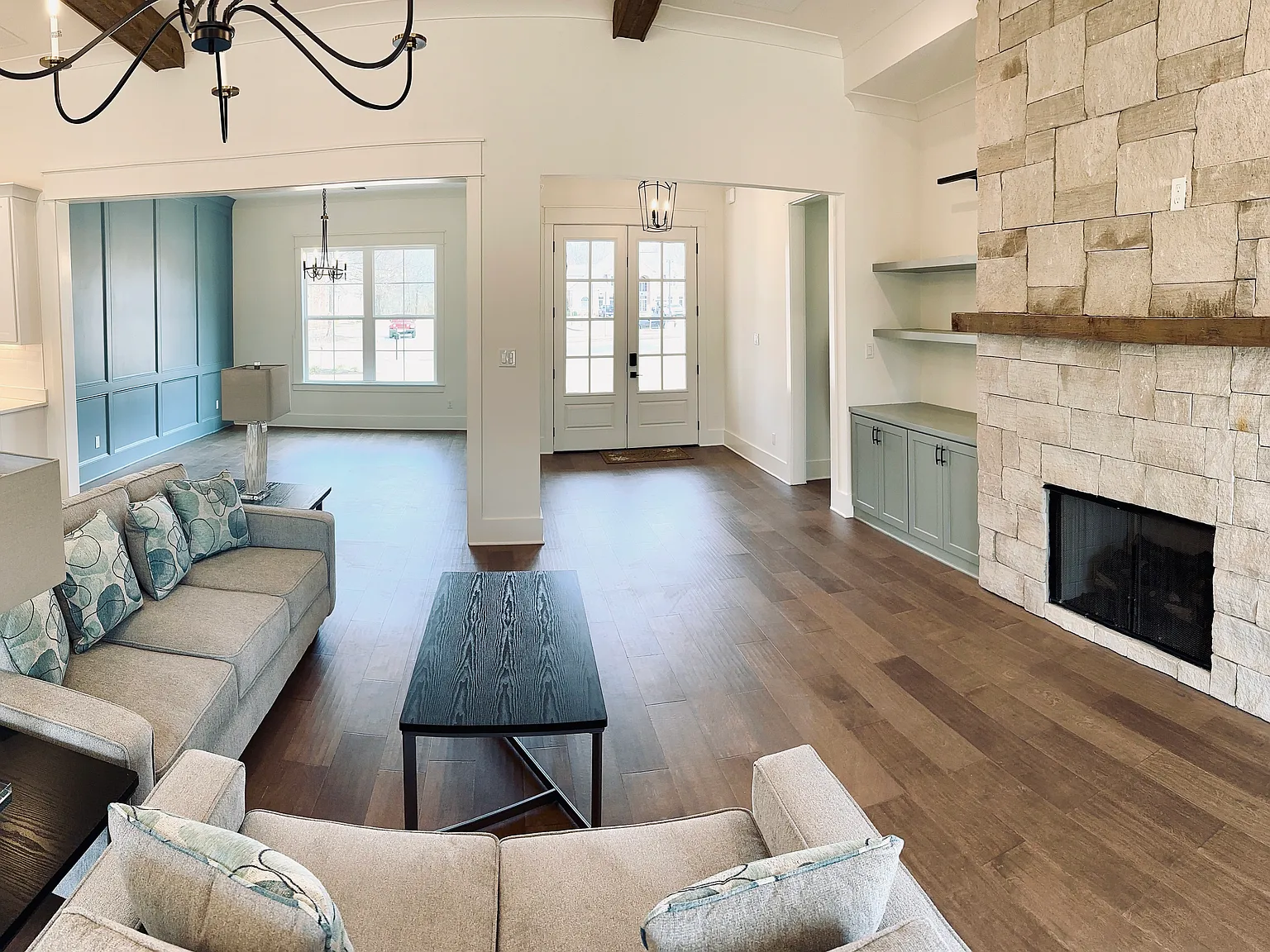 4 bed, 3715 sqft, $4,500 — Photo 3