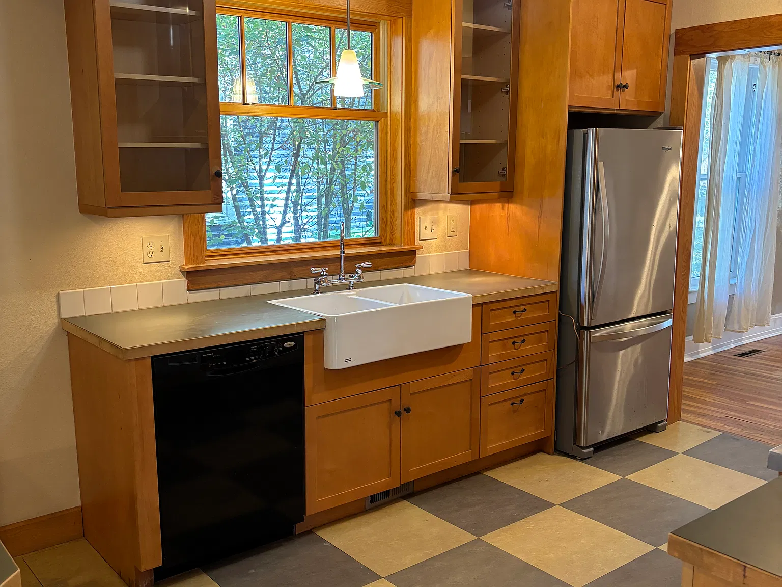 3 bed, 2244 sqft, $2,800 — Photo 4