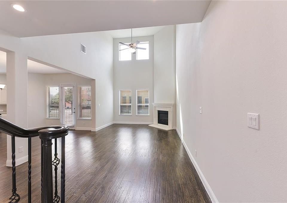 1st image of 2670 Villa Di Lago Dr Suite 5