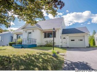 227 Fairway Dr, New Hartford, NY 13413